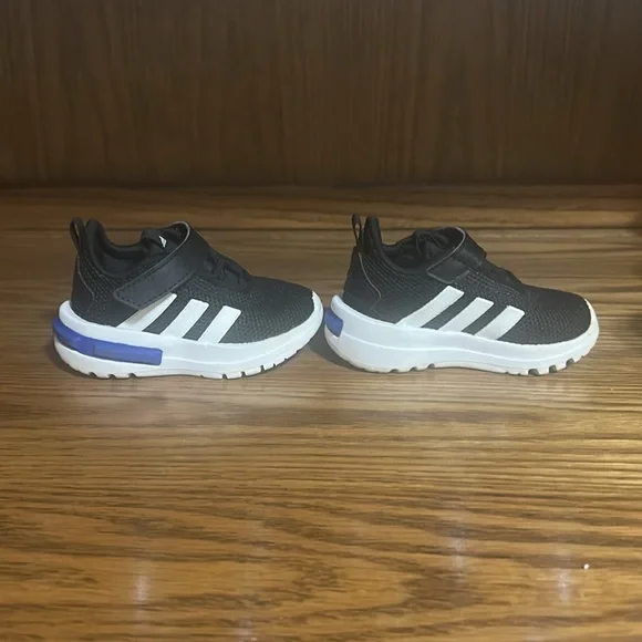 Toddler Adidas Shoe, Racer TR23 Lightweight Slip On. 4K. Black/White Soles - Picture 4 of 10